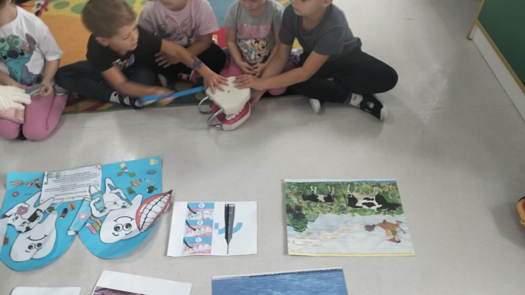 Spotkanie przedszkolaków z higienistką szkolną na temat higieny jamy ustnej